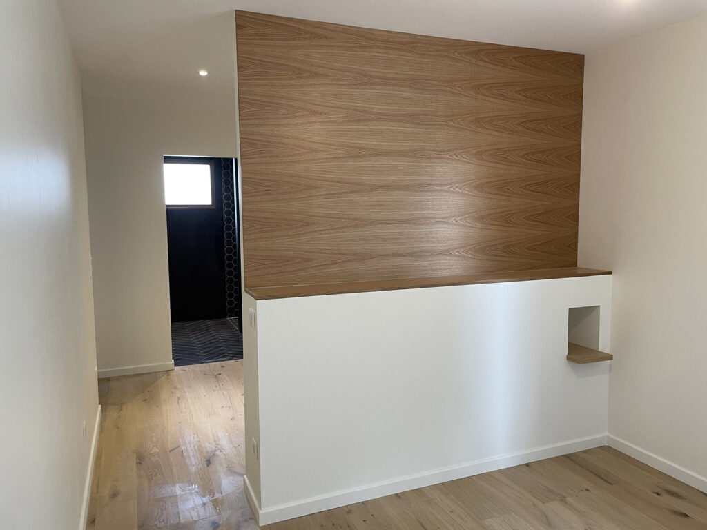Revêtement en bois pour rénovation intérieure par Neolac à Annecy