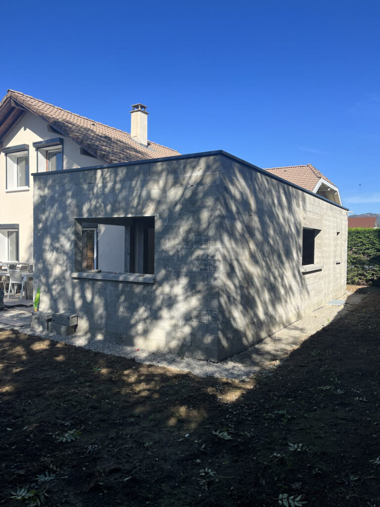 Construction de maison en cours par Neolac à Annecy